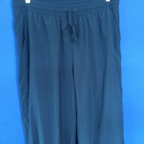 Old Navy Stretch Tech XL Wide Leg Culotte Pants - Picture 3 of 13